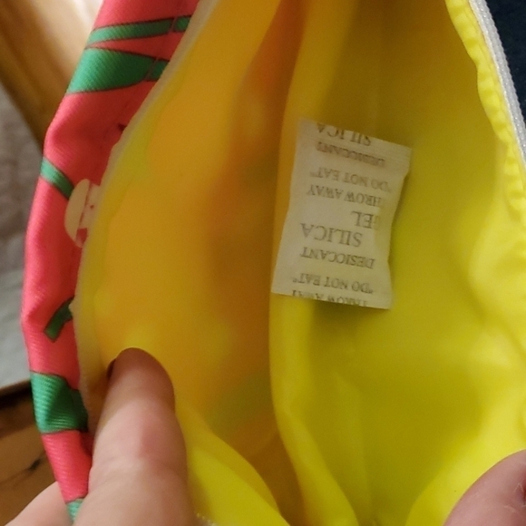 Clinique x Donald Cosmetic Bag NWOT - Picture 3 of 5